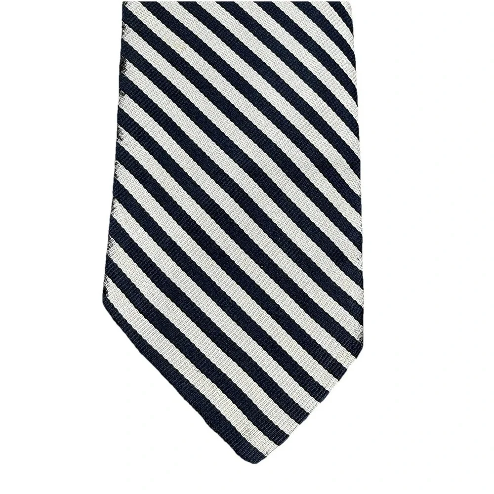 Brooks Brother Markers All silk Black And‎ White stripe tie